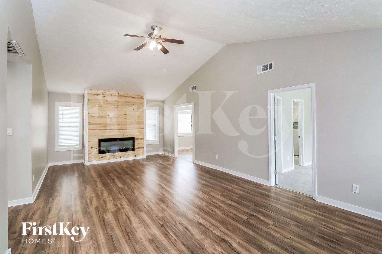 1399 Ashbrook Dr - Photo 2 of 15