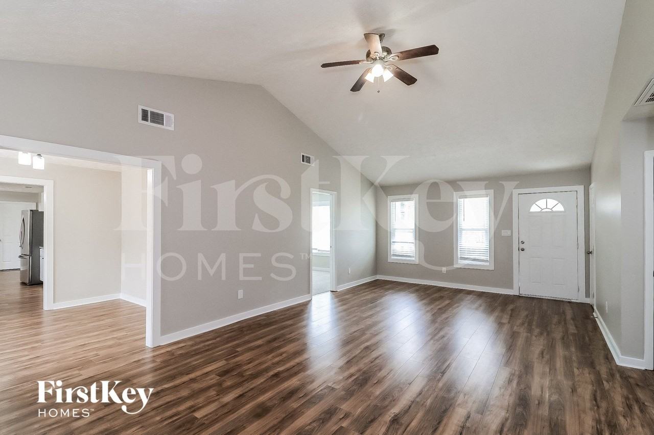 1399 Ashbrook Dr - Photo 3 of 15