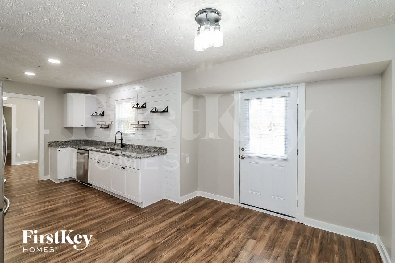 1399 Ashbrook Dr - Photo 5 of 15