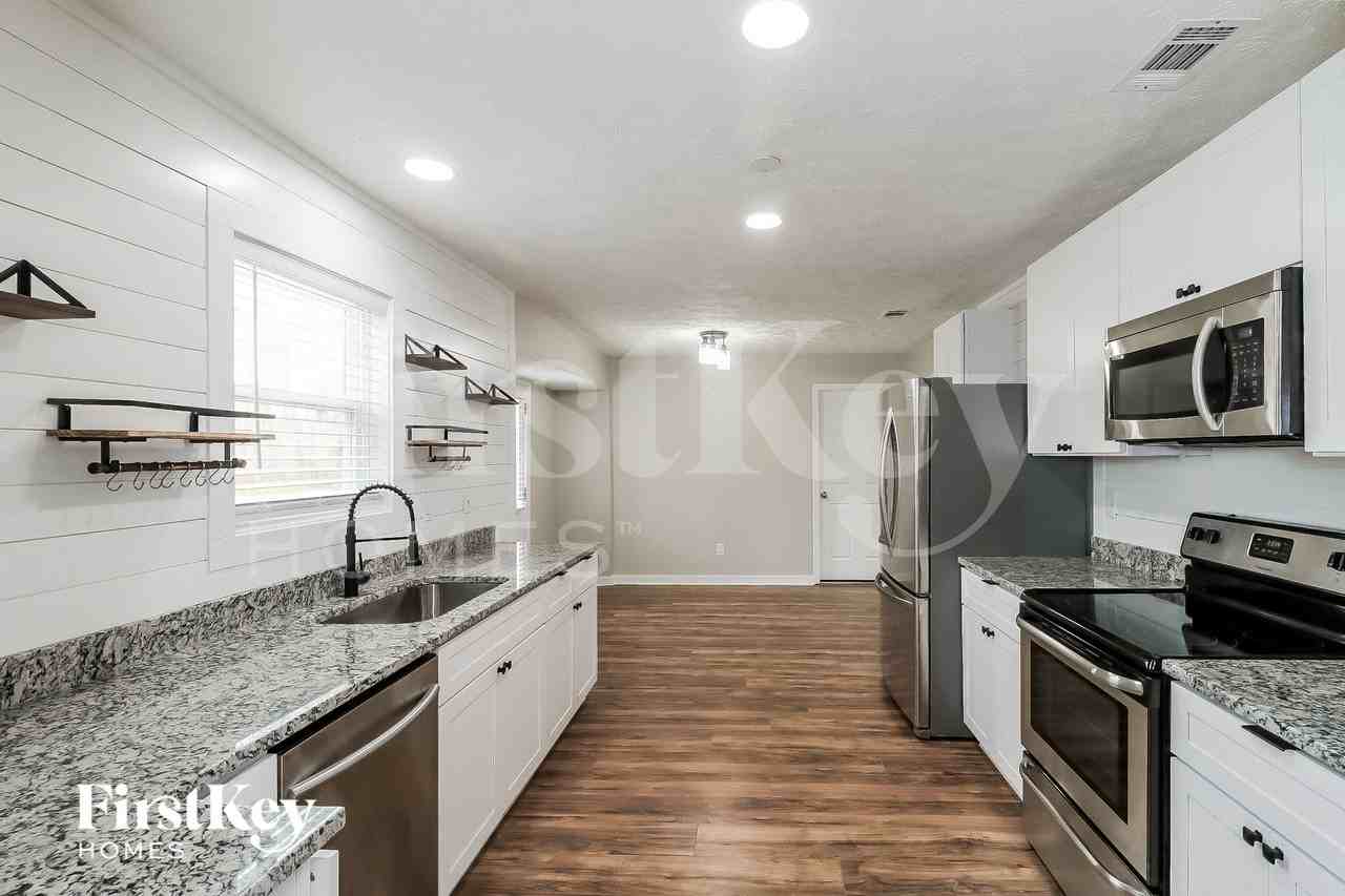 1399 Ashbrook Dr - Photo 6 of 15