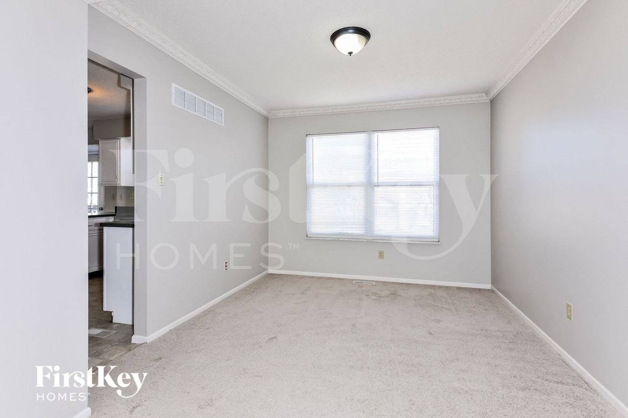 2322 Marbury Way - Photo 4 of 15