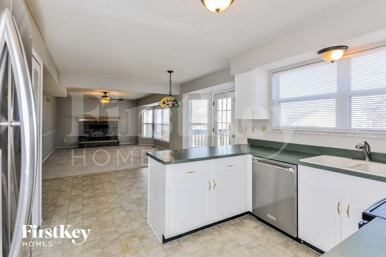 2322 Marbury Way - Photo 5 of 15