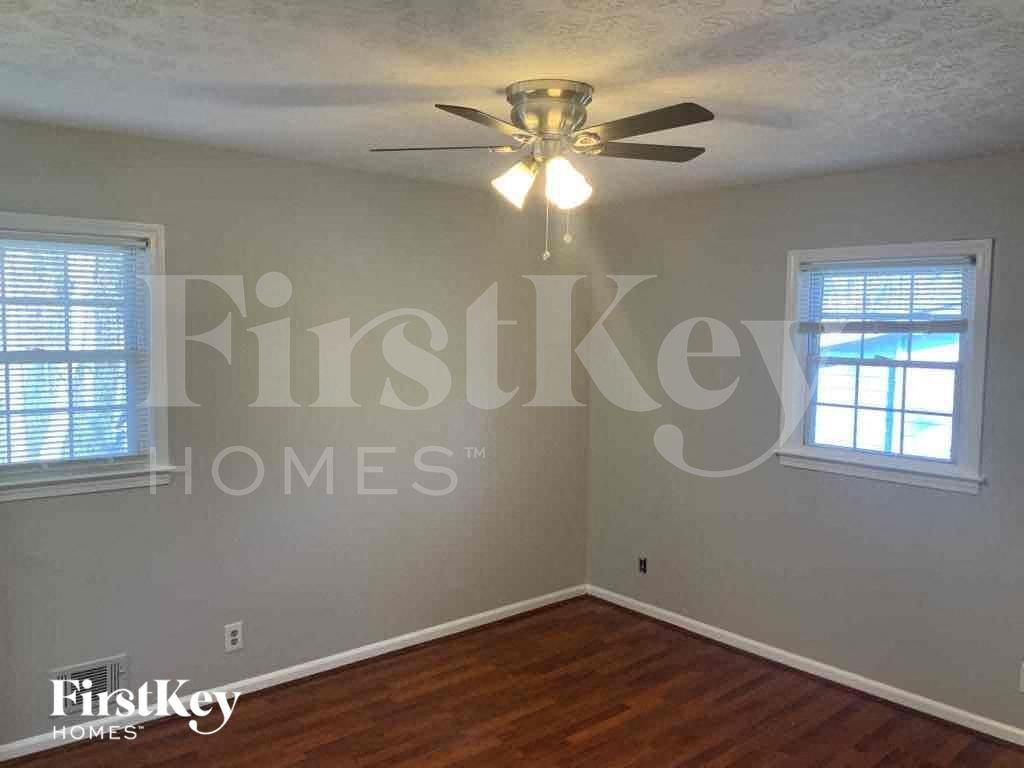 518 Rebecca St - Photo 2 of 17