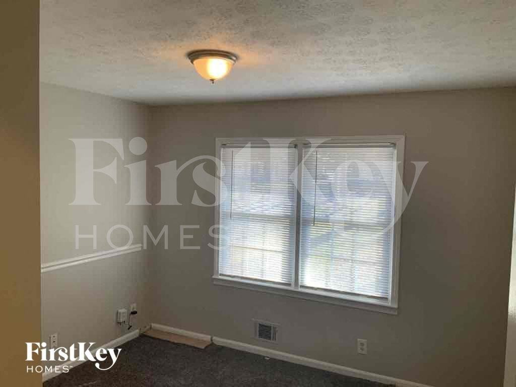 518 Rebecca St - Photo 5 of 17