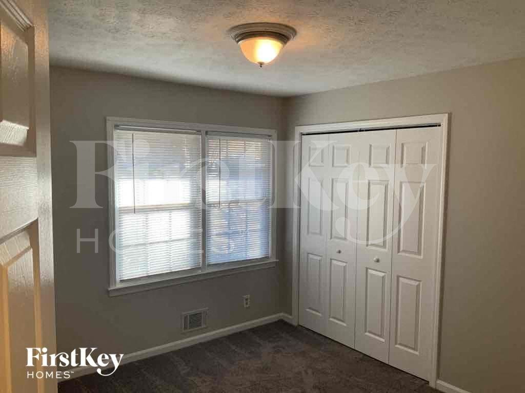 518 Rebecca St - Photo 6 of 17