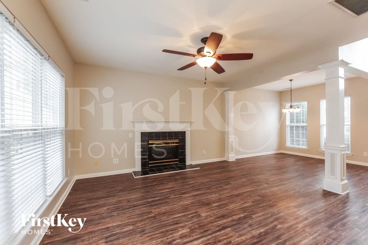 924 Clearbrook Rd - Photo 2 of 15