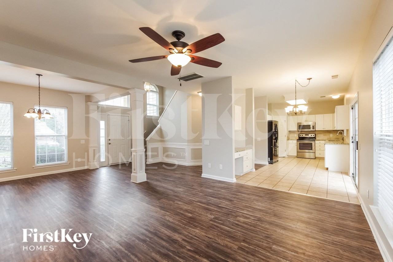 924 Clearbrook Rd - Photo 3 of 15