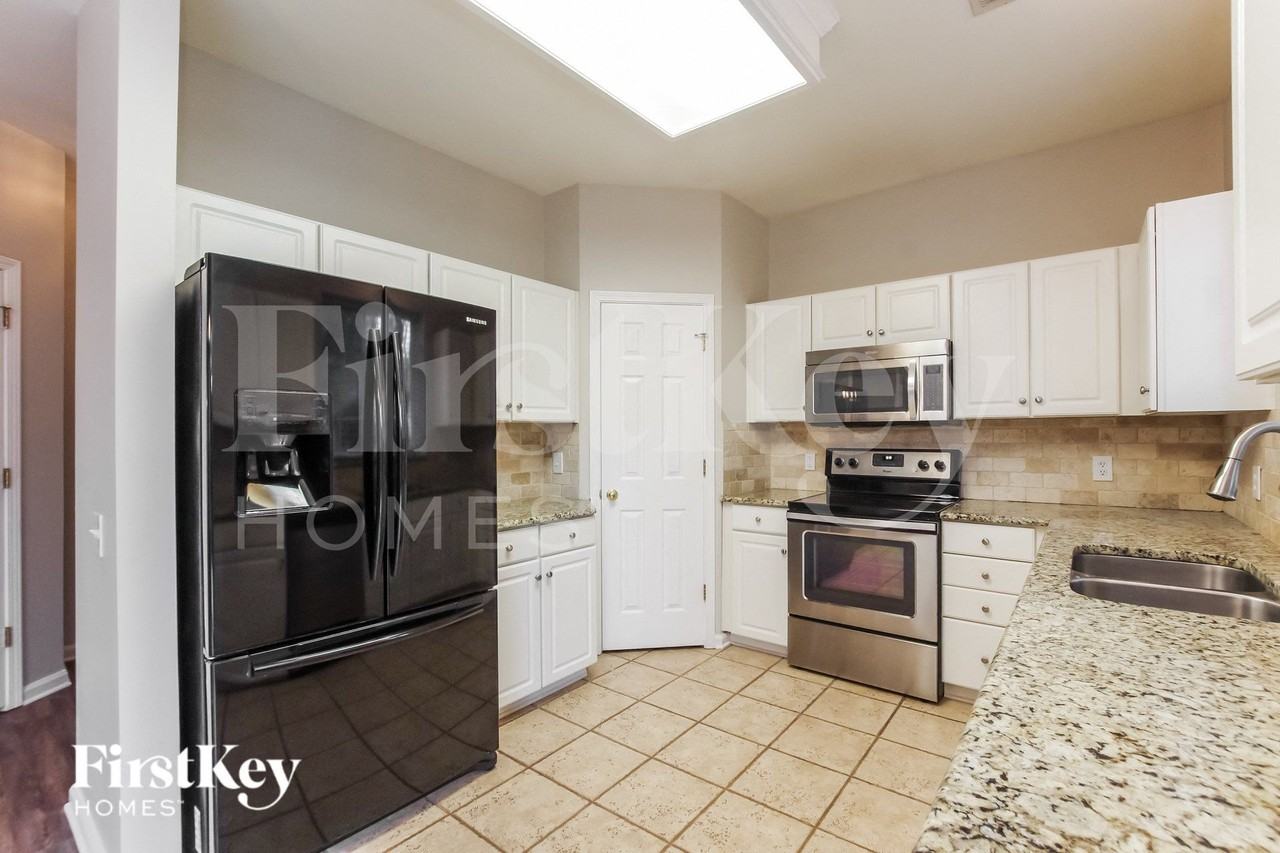 924 Clearbrook Rd - Photo 7 of 15