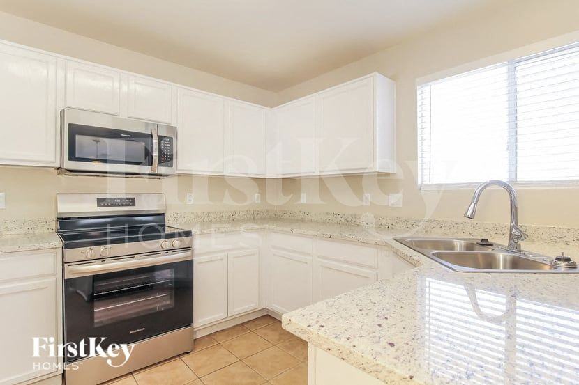 850 S 223rd Ln - Photo 4 of 16