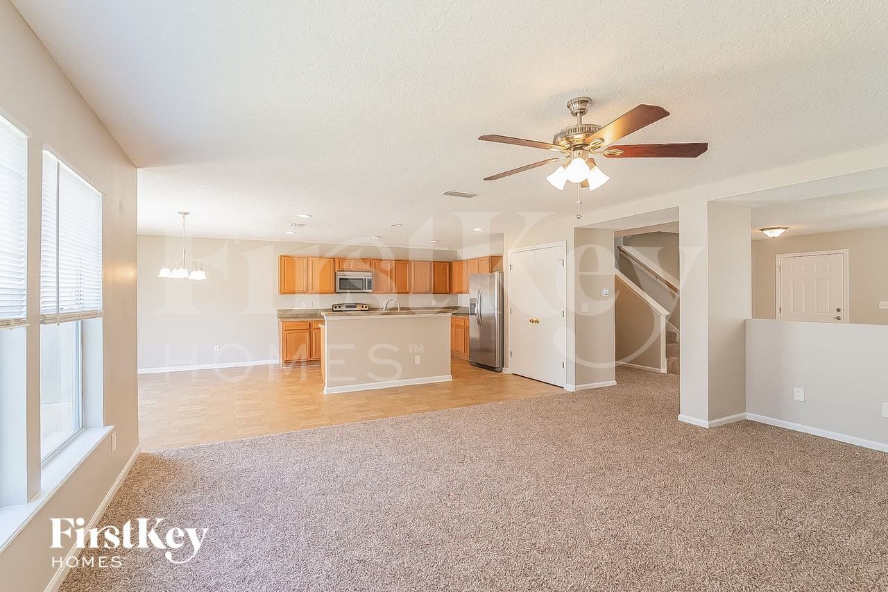 1479 Dunns Lake Dr E - Photo 4 of 15