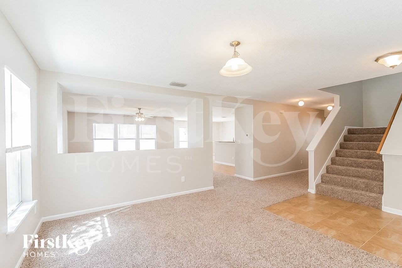 1479 Dunns Lake Dr E - Photo 5 of 15