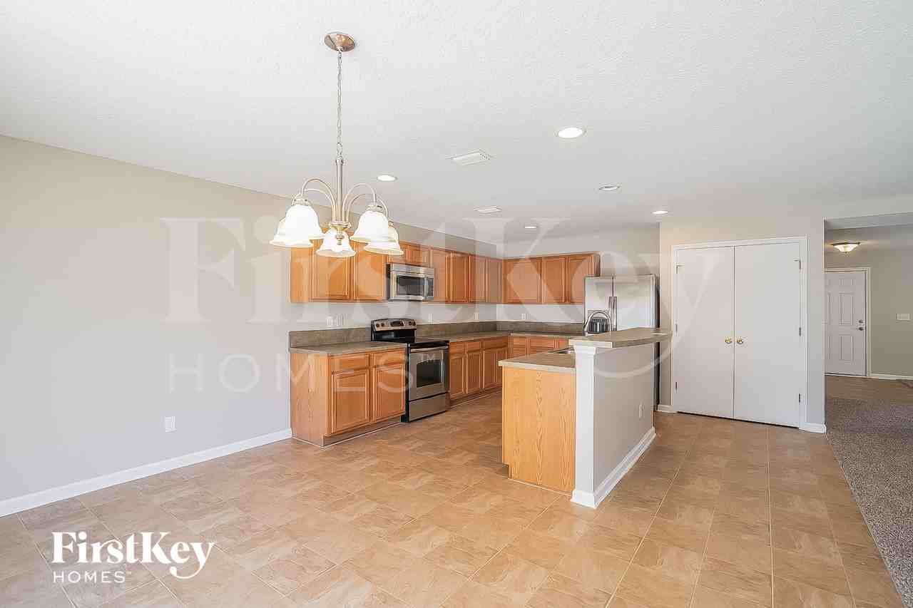 1479 Dunns Lake Dr E - Photo 6 of 15