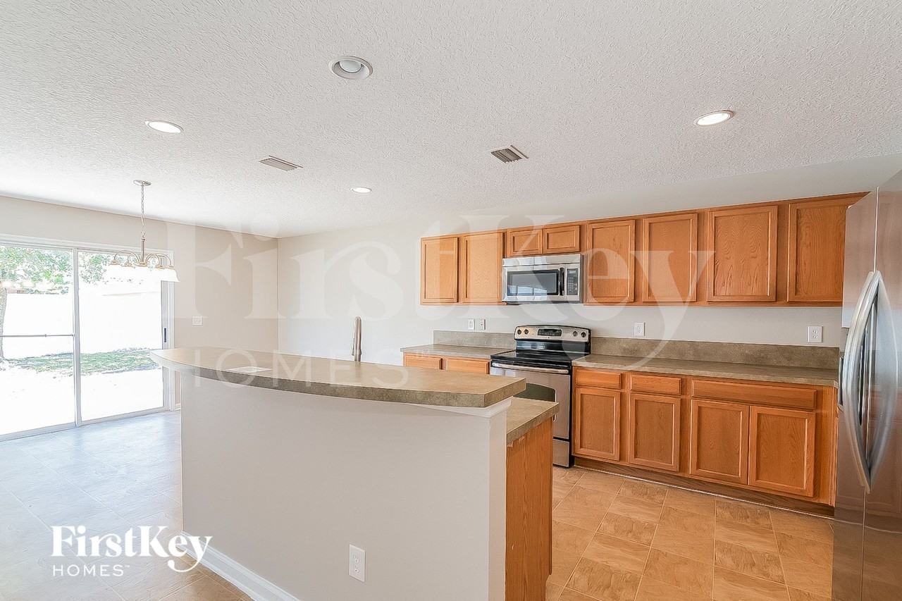 1479 Dunns Lake Dr E - Photo 7 of 15