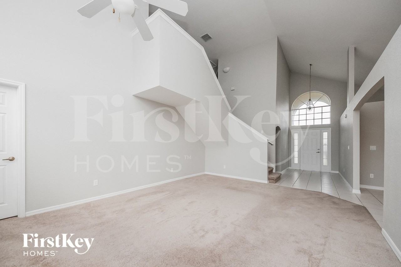 301 Balmoral Ct - Photo 2 of 15