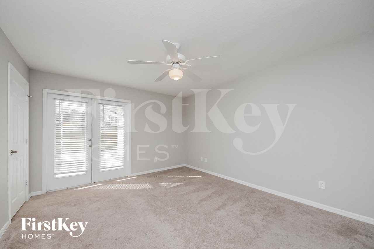 301 Balmoral Ct - Photo 3 of 15