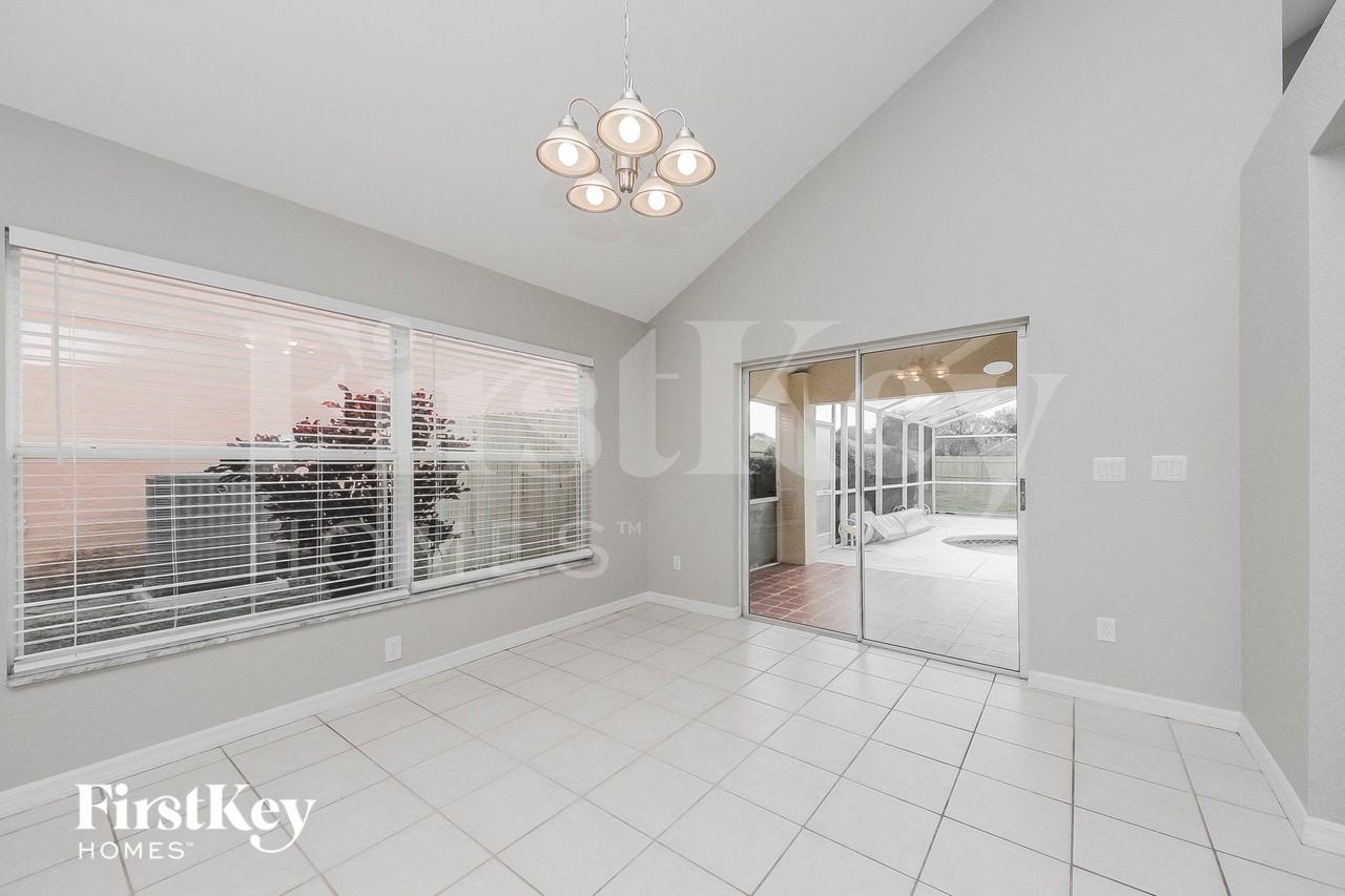 301 Balmoral Ct - Photo 5 of 15