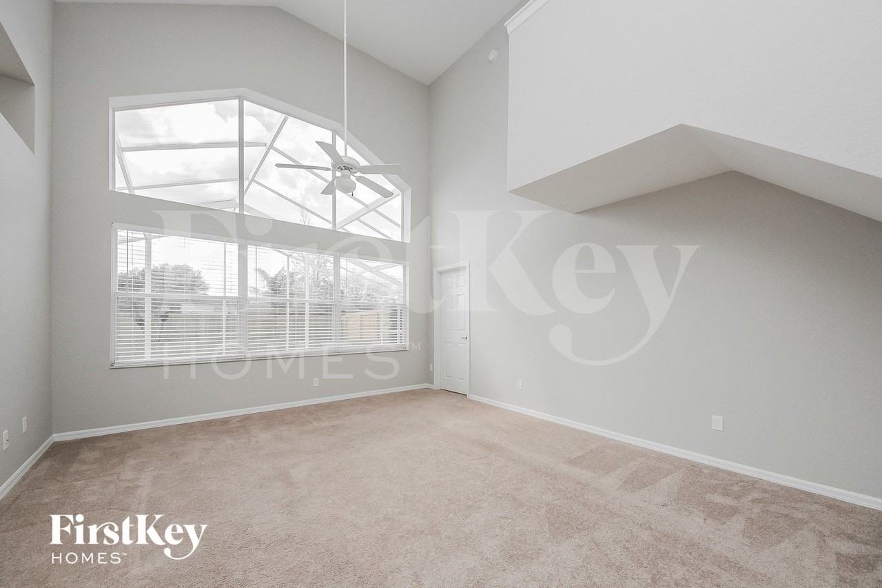 301 Balmoral Ct - Photo 7 of 15