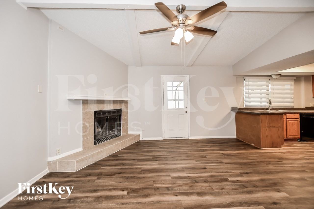 903 Cypress Ct - Photo 3 of 18