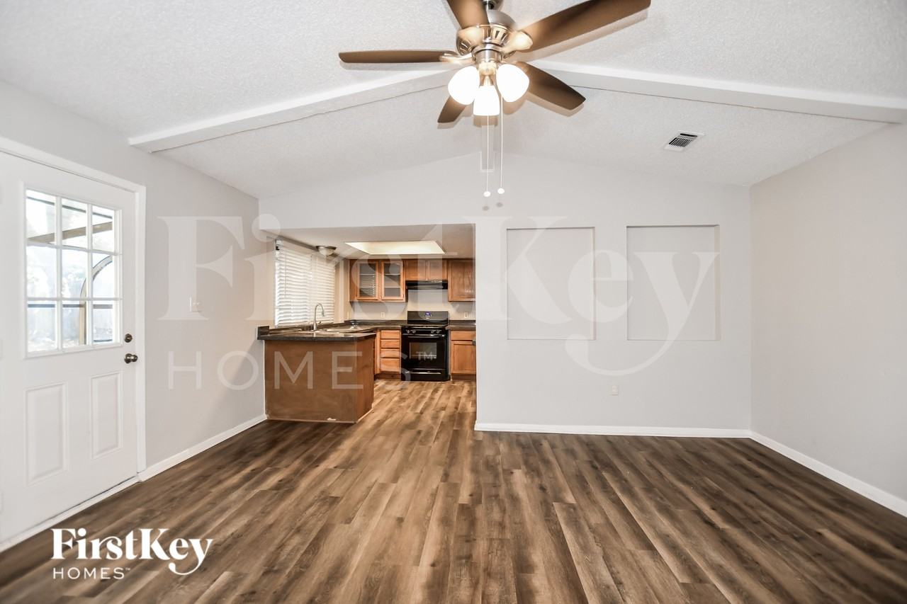 903 Cypress Ct - Photo 5 of 18