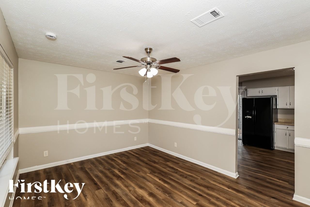 9019 Sterling Ridge Ln - Photo 3 of 19