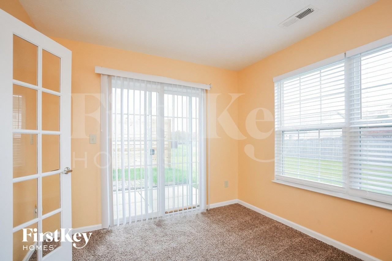 8460 Templederry Dr - Photo 7 of 15