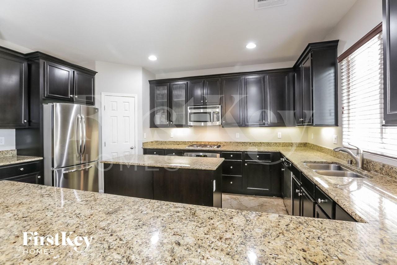 8048 Carr Valley St - Photo 5 of 15