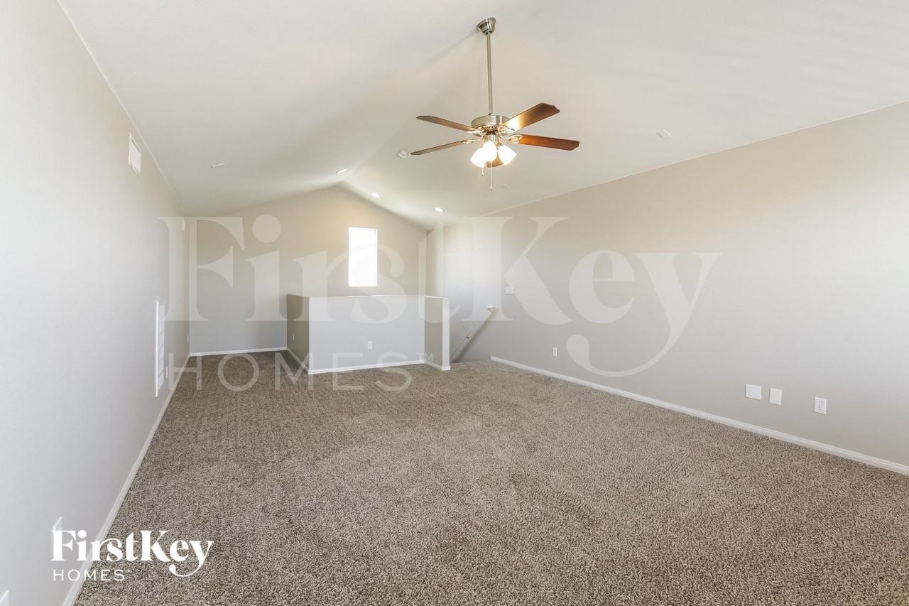 8048 Carr Valley St - Photo 6 of 15