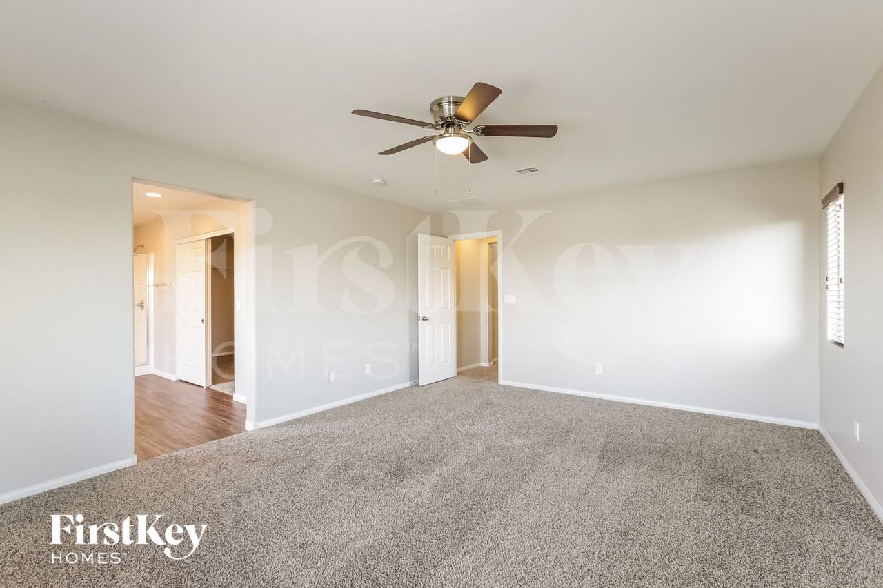 8048 Carr Valley St - Photo 7 of 15