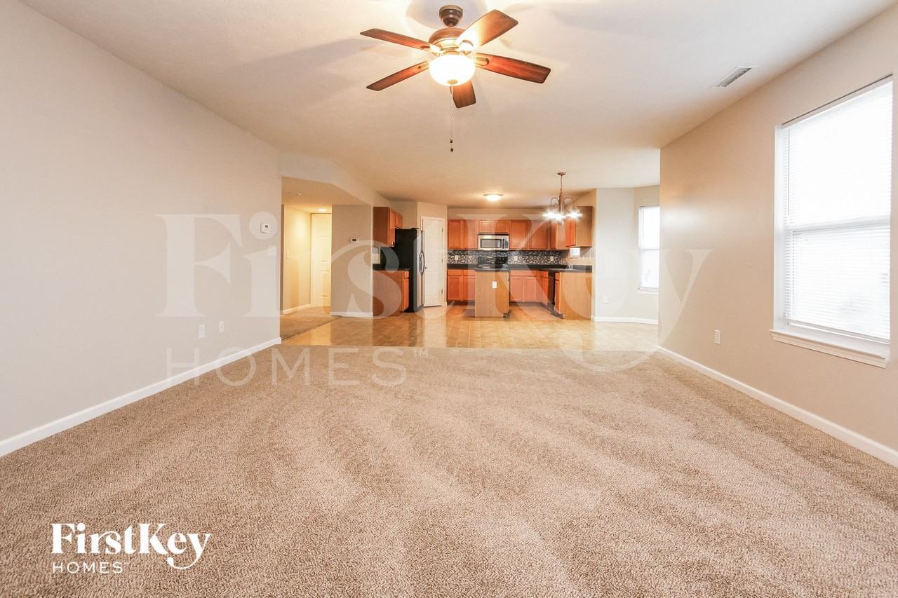 7651 Lara Lee Dr - Photo 3 of 15