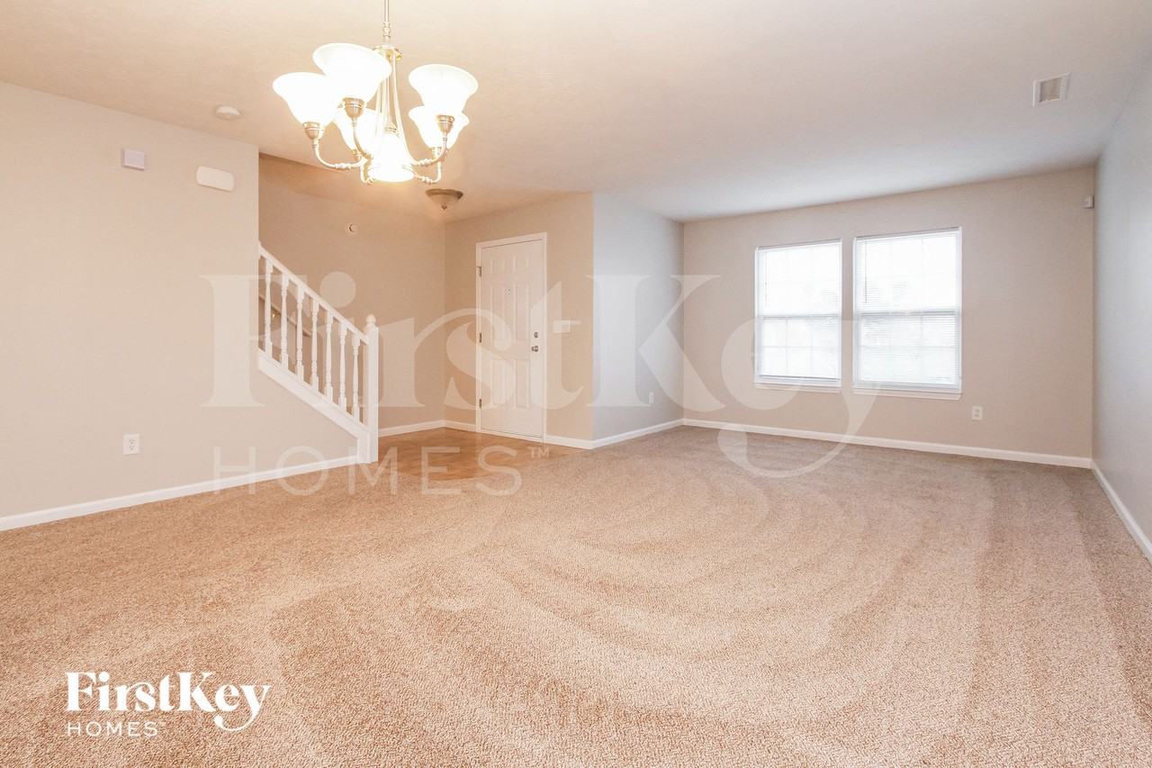 7651 Lara Lee Dr - Photo 4 of 15