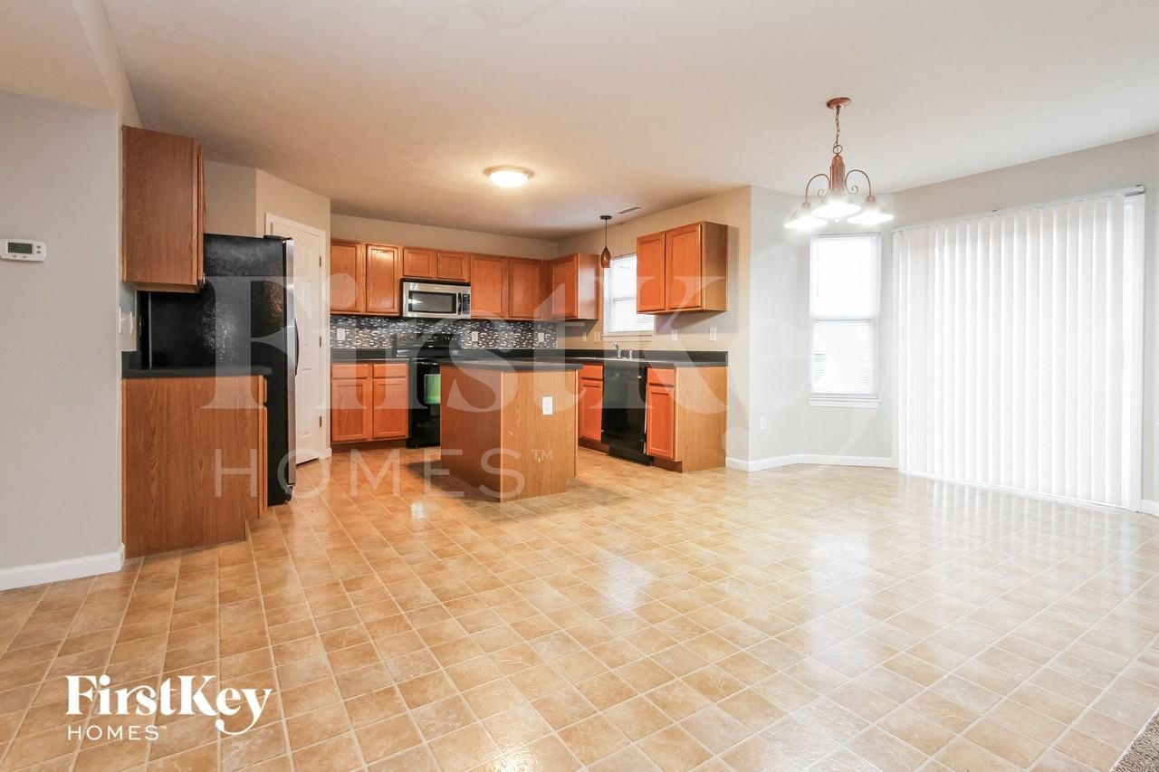 7651 Lara Lee Dr - Photo 5 of 15