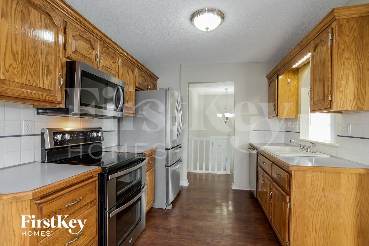 709 E 16th St - Photo 6 of 15