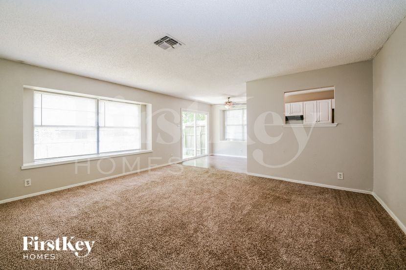 702 Dana Dr - Photo 2 of 15