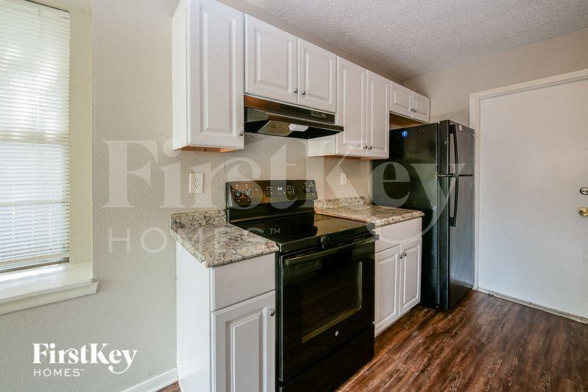 702 Dana Dr - Photo 4 of 15