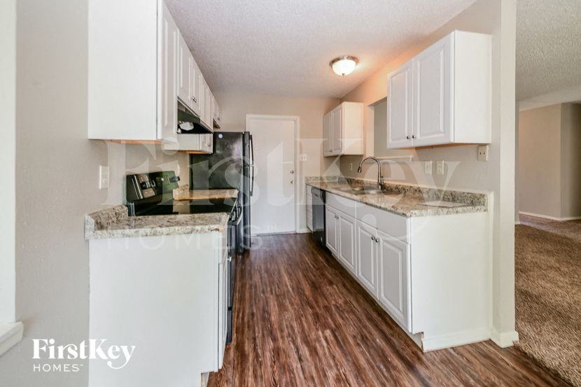 702 Dana Dr - Photo 6 of 15