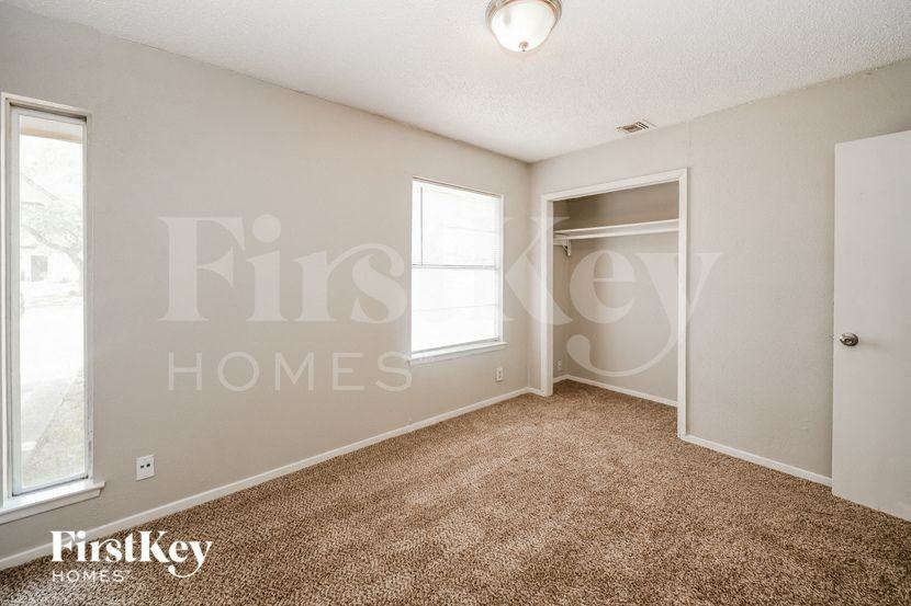 702 Dana Dr - Photo 7 of 15