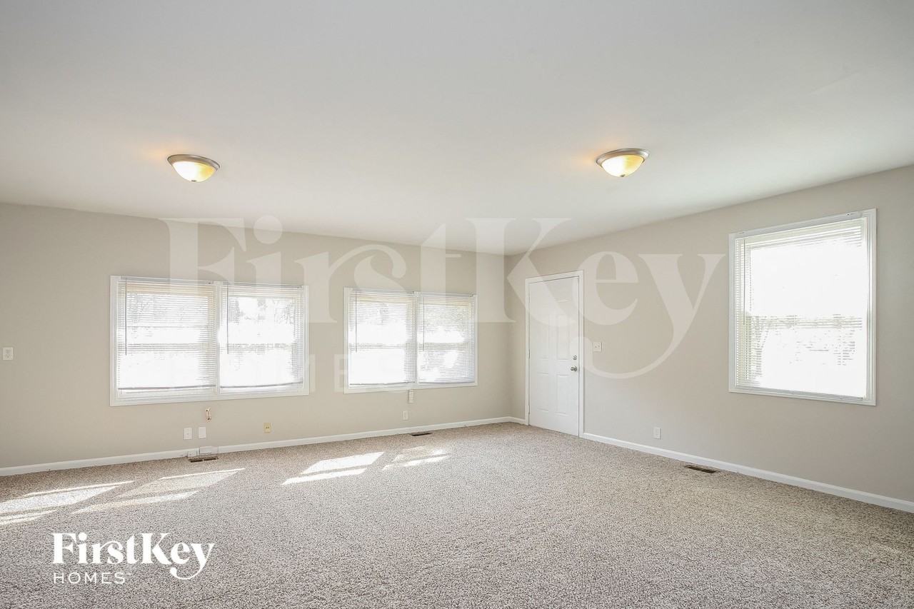 6925 Bloomfield Dr E - Photo 3 of 14