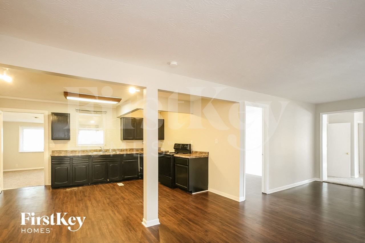 6925 Bloomfield Dr E - Photo 6 of 14