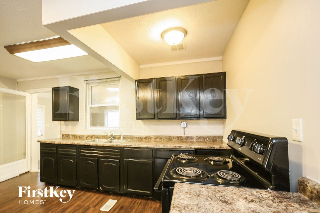 6925 Bloomfield Dr E - Photo 7 of 14