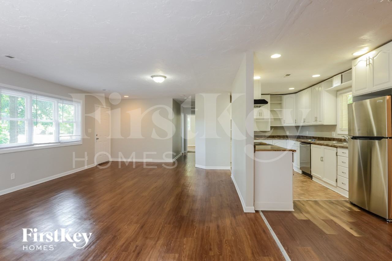 6304 Zionsville Rd - Photo 2 of 16