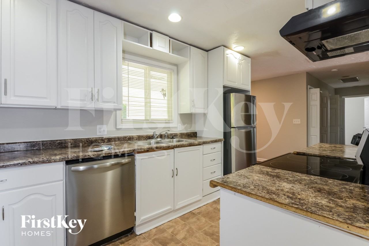 6304 Zionsville Rd - Photo 5 of 16