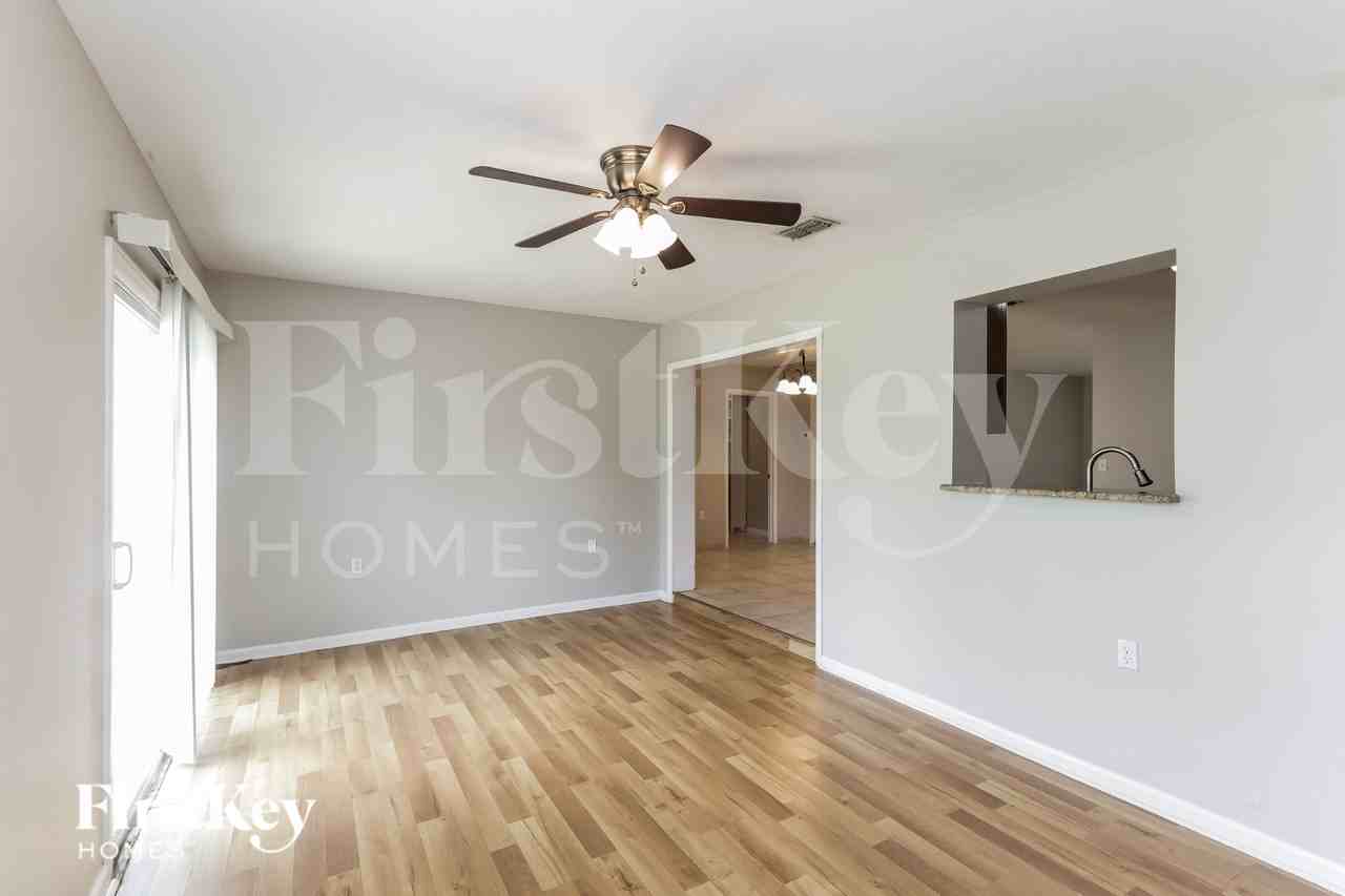 6217 Indian Ln - Photo 3 of 19