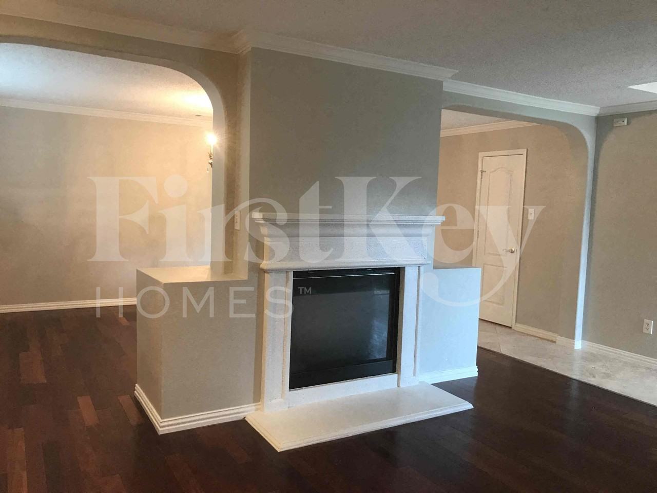 621 Stellaway Dr - Photo 4 of 33