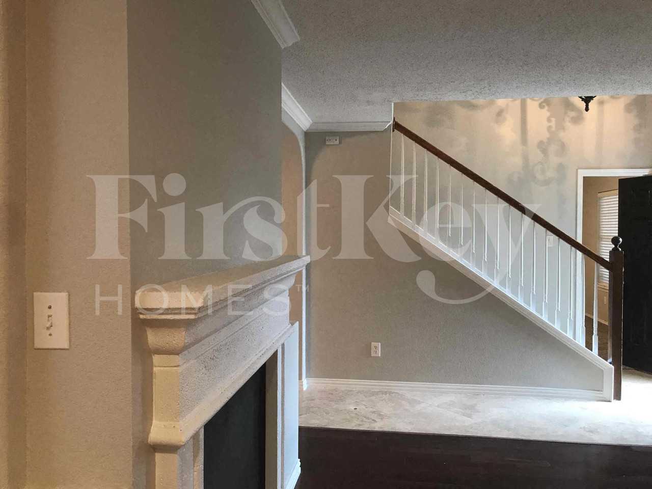 621 Stellaway Dr - Photo 5 of 33