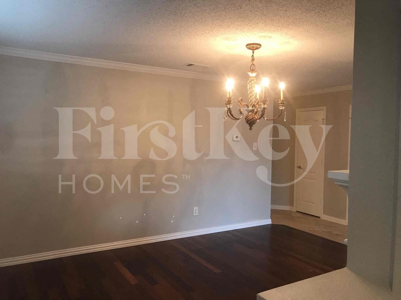 621 Stellaway Dr - Photo 6 of 33