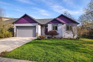 featured image of 125 S Ash St