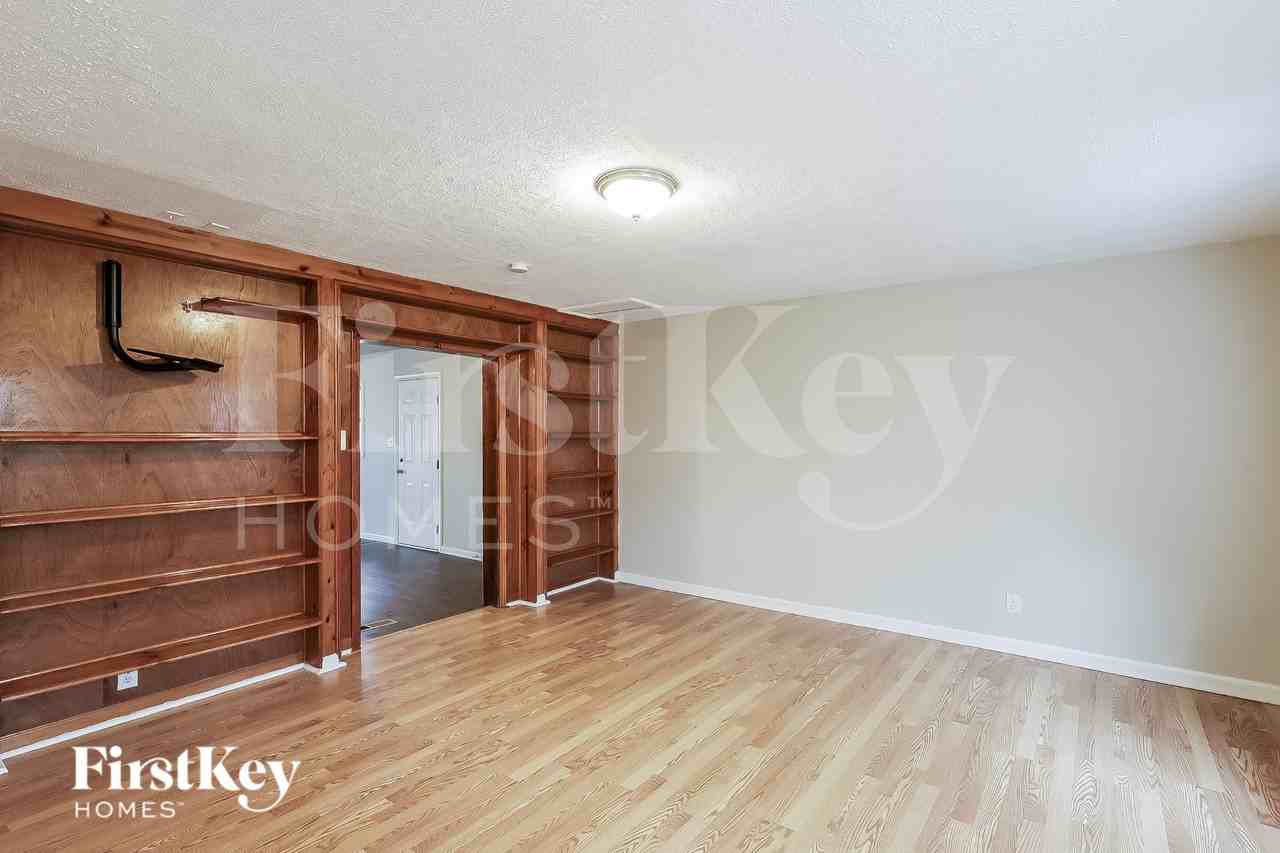 4622 Karen Dr - Photo 5 of 19