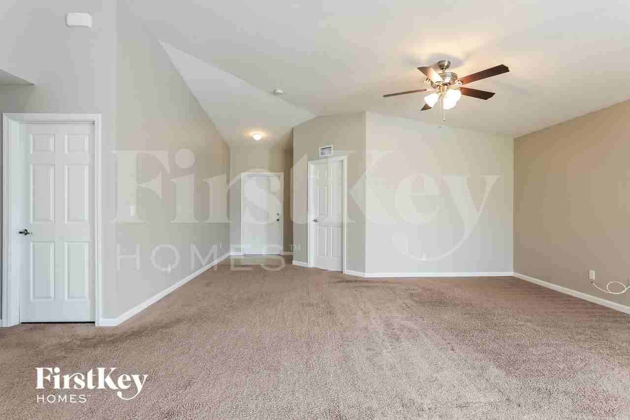 461 Sw Kestor Dr - Photo 3 of 18