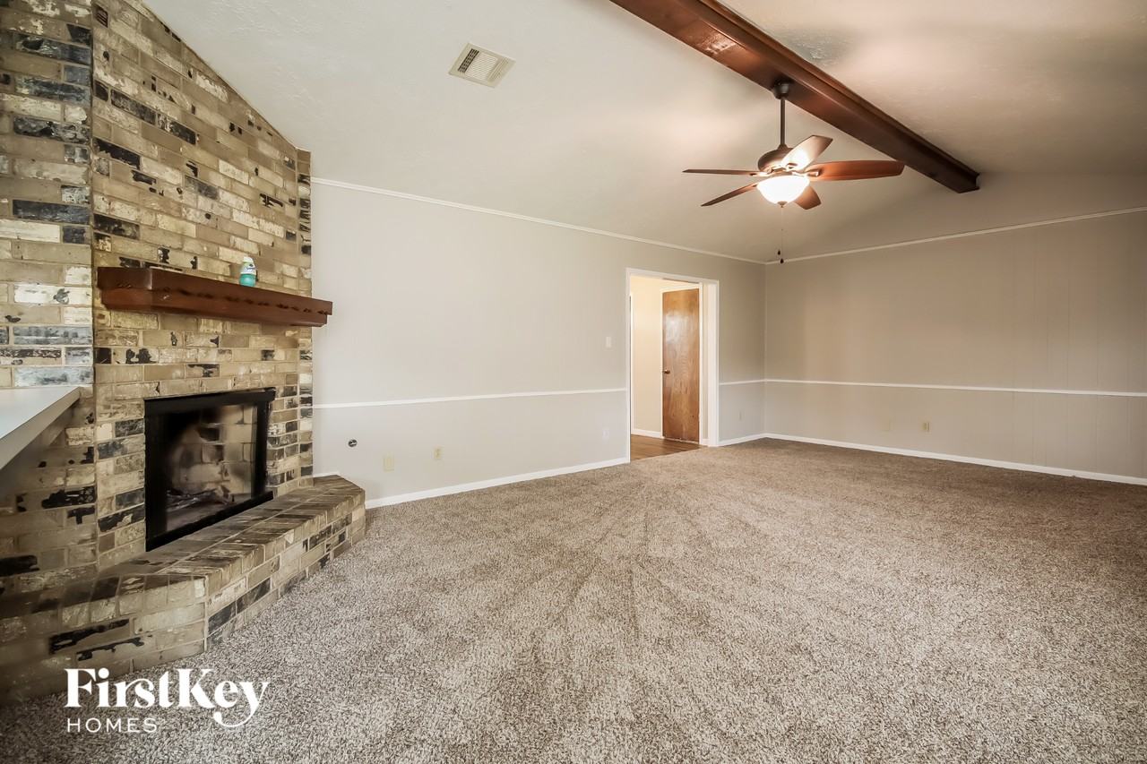 4515 Tuscarora St - Photo 3 of 15