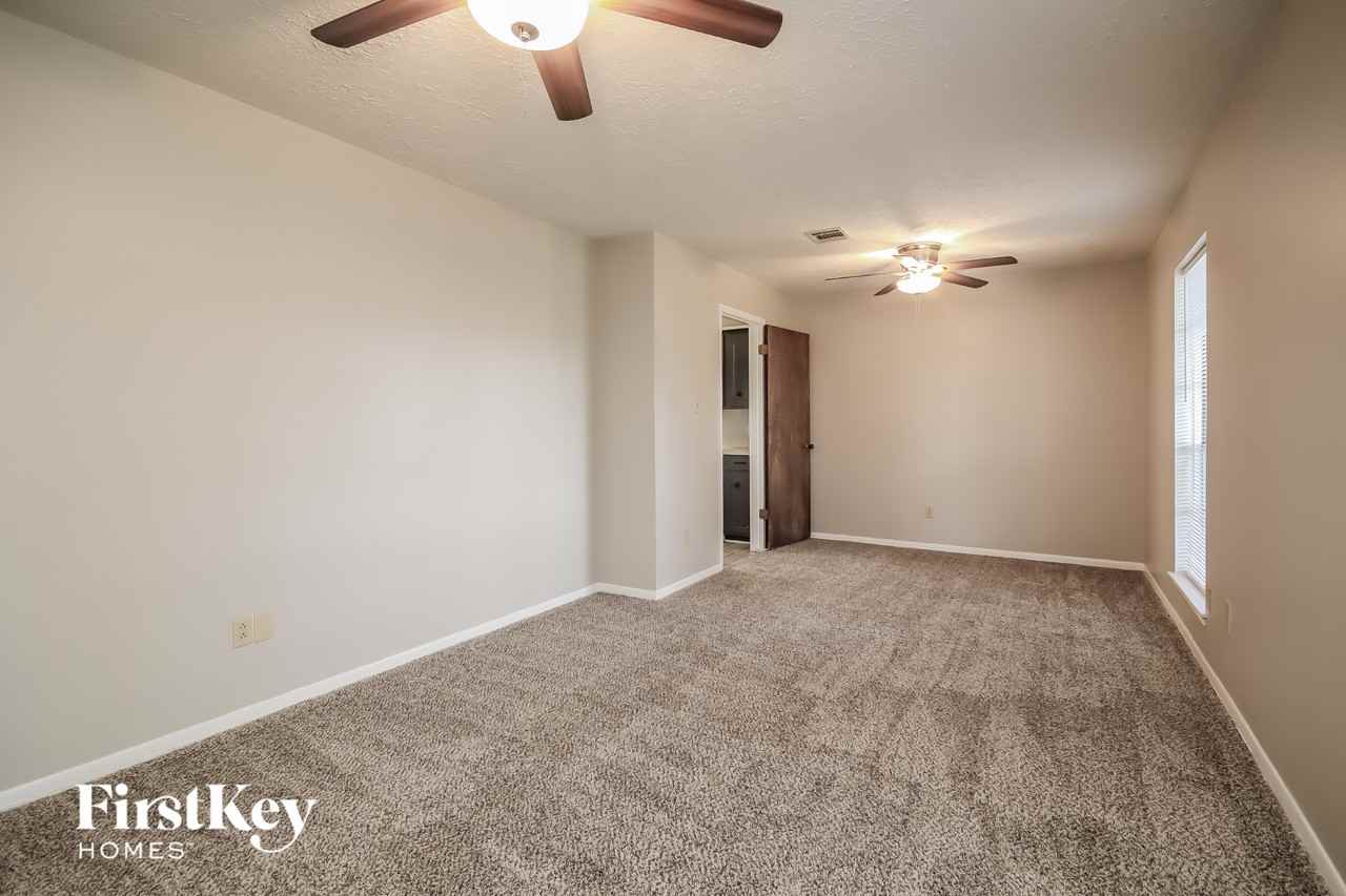 4515 Tuscarora St - Photo 5 of 15